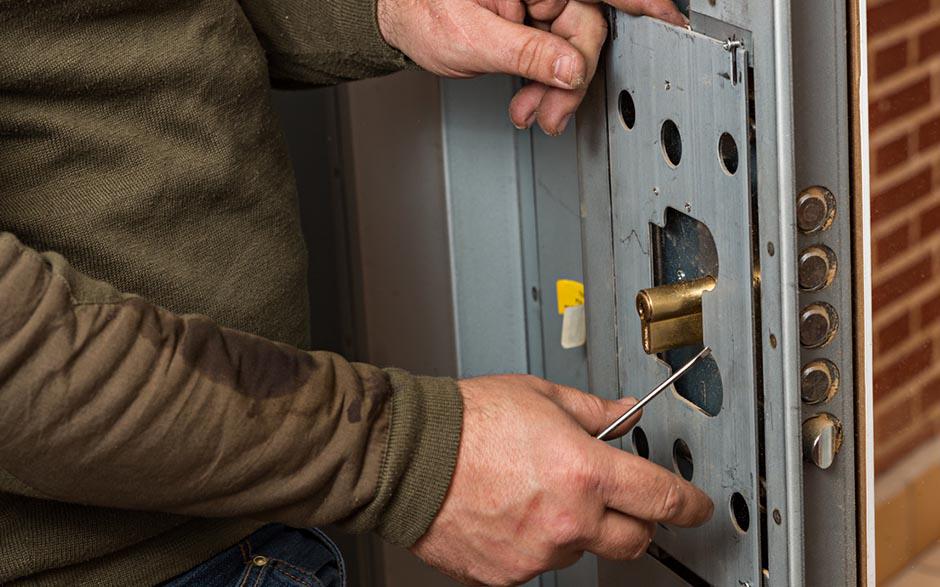 changer serrure porte prix Vitrolles